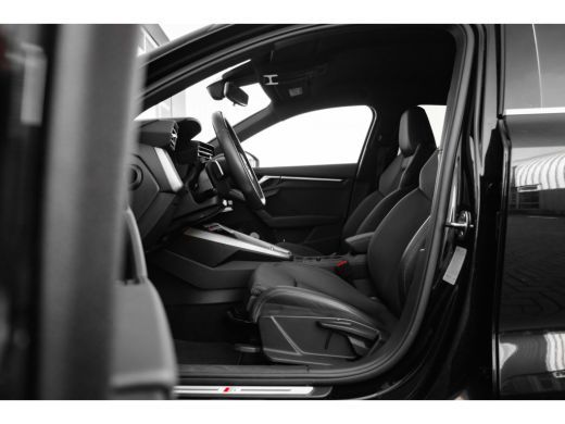 Audi A3 Sportback 30 TFSI S edition 111PK | Stoelverwarming voorin | Privacy glas | Ambient verlichting ActivLease financial lease