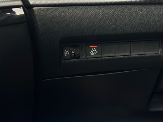 Peugeot 208 Allure Pack Airco AUTO | Camera achter | Cruise Control | NAVI Fullscreen | DAB ActivLease financial lease