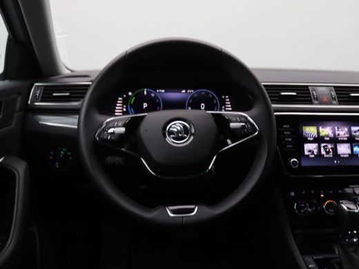 Skoda Superb Combi 1.4 TSI iV Business Edition Plus 218PK DSG Adaptieve Cruise Controle, Stoel-Stuurverwarming... ActivLease financial lease