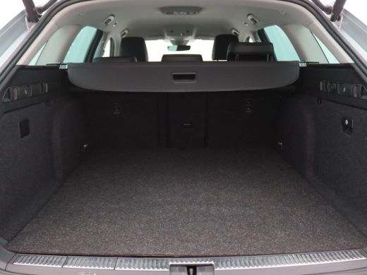 Skoda Superb Combi 1.4 TSI iV Business Edition Plus 218PK DSG Adaptieve Cruise Controle, Stoel-Stuurverwarming... ActivLease financial lease