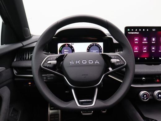 Skoda Superb Combi 1.5 TSI PHEV Sportline Business 204PK DSG Pano-Schuifdak, Matrix LED-verlichting, Achteruit... ActivLease financial lease