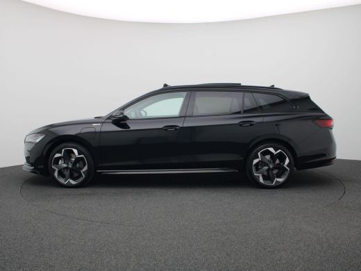 Skoda Superb Combi 1.5 TSI PHEV Sportline Business 204PK DSG Pano-Schuifdak, Matrix LED-verlichting, Achteruit... ActivLease financial lease