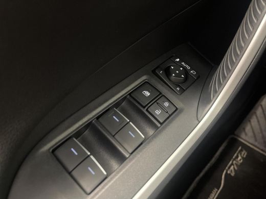 Toyota RAV4 2.5 Hybrid AWD Style ActivLease financial lease