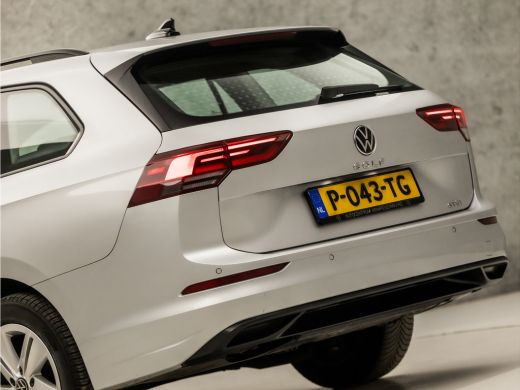 Volkswagen Golf 1.0 eTSI Sport Life Automaat (GROOT NAVI, CLIMATE, STUUR/STOELVERWARMING, SFEERVERLICHTING, PARKE... ActivLease financial lease