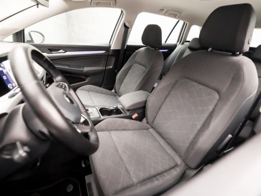 Volkswagen Golf 1.0 eTSI Sport Life Automaat (GROOT NAVI, CLIMATE, STUUR/STOELVERWARMING, SFEERVERLICHTING, PARKE... ActivLease financial lease