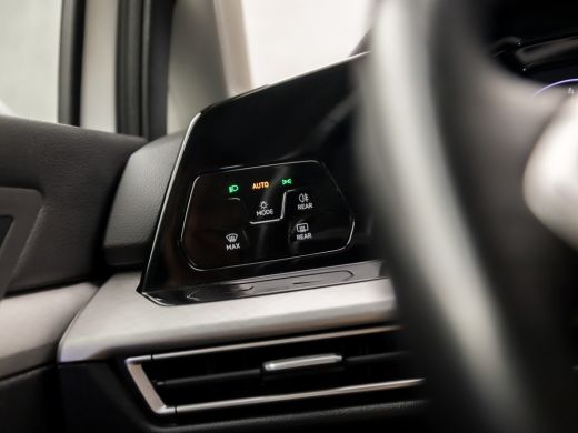 Volkswagen Golf 1.0 eTSI Sport Life Automaat (GROOT NAVI, CLIMATE, STUUR/STOELVERWARMING, SFEERVERLICHTING, PARKE... ActivLease financial lease