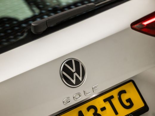 Volkswagen Golf 1.0 eTSI Sport Life Automaat (GROOT NAVI, CLIMATE, STUUR/STOELVERWARMING, SFEERVERLICHTING, PARKE... ActivLease financial lease