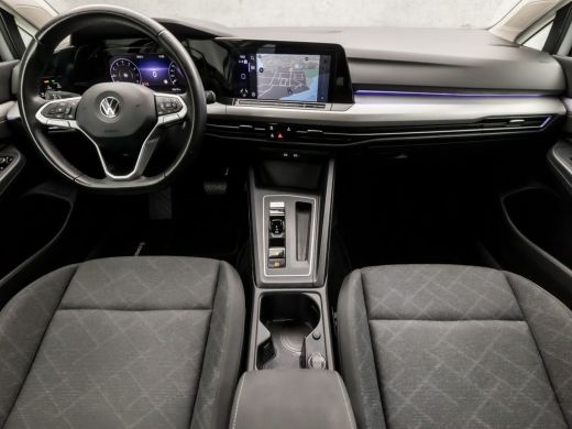 Volkswagen Golf 1.0 eTSI Sport Life Automaat (GROOT NAVI, CLIMATE, STUUR/STOELVERWARMING, SFEERVERLICHTING, PARKE... ActivLease financial lease
