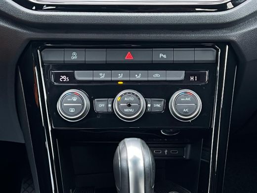 Volkswagen T-Roc 1.5 TSI 150 pk Sport 7-DSG | Achteruitrijcamera | Airco (automatisch) | Buitenspiegels elektrisch... ActivLease financial lease