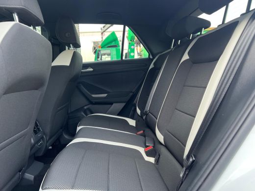 Volkswagen T-Roc 1.5 TSI 150 pk Sport 7-DSG | Achteruitrijcamera | Airco (automatisch) | Buitenspiegels elektrisch... ActivLease financial lease