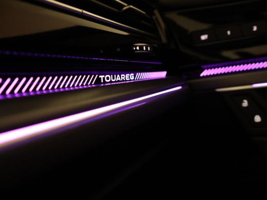 Volkswagen Touareg R 3.0 TSi V6 eHybrid 4MOTION R 462 PK *CHILI RED* + PANORAMA | STOELVENTILATIE | LUCHTVERING | DY... ActivLease financial lease