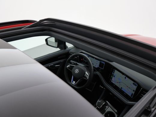 Volkswagen Touareg R 3.0 TSi V6 eHybrid 4MOTION R 462 PK *CHILI RED* + PANORAMA | STOELVENTILATIE | LUCHTVERING | DY... ActivLease financial lease