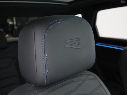 Volkswagen Touareg R 3.0 TSi V6 eHybrid 4MOTION R 462 PK *CHILI RED* + PANORAMA | STOELVENTILATIE | LUCHTVERING | DY... ActivLease financial lease