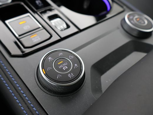 Volkswagen Touareg R 3.0 TSi V6 eHybrid 4MOTION R 462 PK *CHILI RED* + PANORAMA | STOELVENTILATIE | LUCHTVERING | DY... ActivLease financial lease