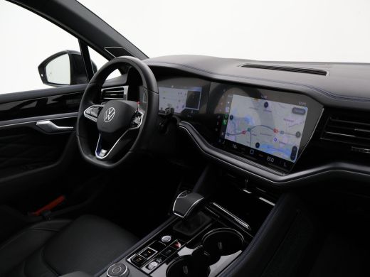 Volkswagen Touareg R 3.0 TSi V6 eHybrid 4MOTION R 462 PK *CHILI RED* + PANORAMA | STOELVENTILATIE | LUCHTVERING | DY... ActivLease financial lease