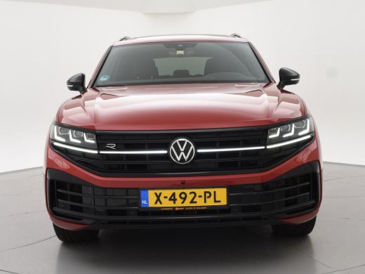 Volkswagen Touareg R 3.0 TSi V6 eHybrid 4MOTION R 462 PK *CHILI RED* + PANORAMA | STOELVENTILATIE | LUCHTVERING | DY... ActivLease financial lease