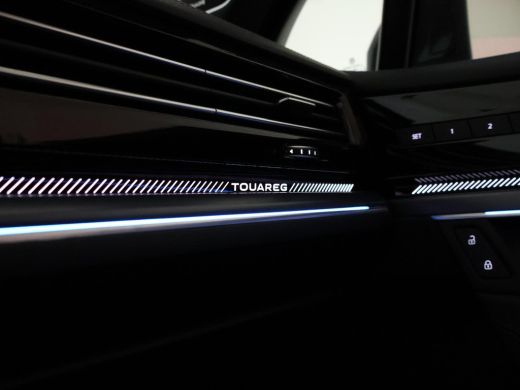 Volkswagen Touareg R 3.0 TSi V6 eHybrid 4MOTION R 462 PK *CHILI RED* + PANORAMA | STOELVENTILATIE | LUCHTVERING | DY... ActivLease financial lease