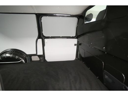Volkswagen Transporter 2.0 TDI L2H1 150PK DSG Automaat Airco Camera Carplay Cruise PDC 2xSchuifdeur Trekhaak ActivLease financial lease