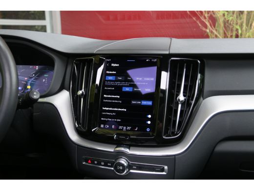 Volvo  XC60 2.0 T6 Plug-in hybrid AWD Plus Dark | Panoramadak | Memory seats | Pilot Assist | Camera | Stuur/... ActivLease financial lease