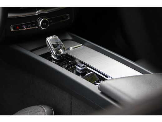 Volvo  XC60 2.0 T6 Plug-in hybrid AWD Plus Dark | Panoramadak | Memory seats | Pilot Assist | Camera | Stuur/... ActivLease financial lease