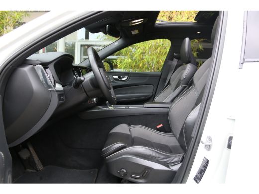 Volvo  XC60 2.0 T6 Plug-in hybrid AWD Plus Dark | Panoramadak | Memory seats | Pilot Assist | Camera | Stuur/... ActivLease financial lease
