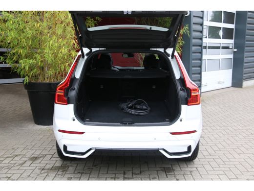 Volvo  XC60 2.0 T6 Plug-in hybrid AWD Plus Dark | Panoramadak | Memory seats | Pilot Assist | Camera | Stuur/... ActivLease financial lease