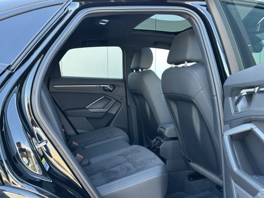Audi Q3 45 TFSI eHybrid 245pk S Edition | S-Line | Pano dak ActivLease financial lease