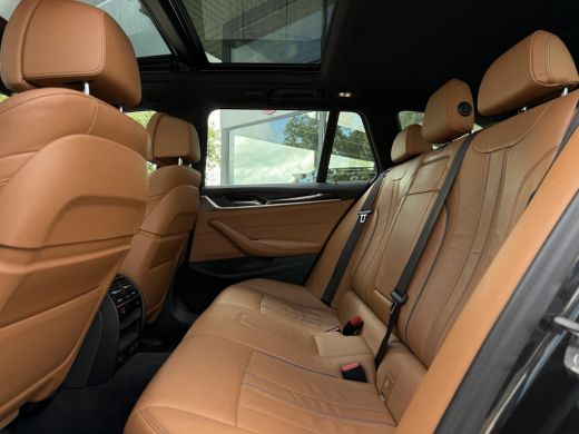 BMW 5 Serie Touring 520i Aut. M-Sport | Panorama | Trekhaak | Memory | ActivLease financial lease