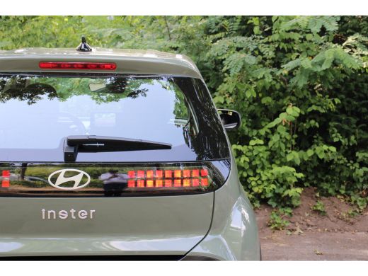 Hyundai Inster E-MOTION | NL-AUTO! | ADAPTICE CRUISE | KEYLESS ENTRY+GO | CAMERA | NAVI | CLIMA | TOMBOY KHAKI |... ActivLease financial lease