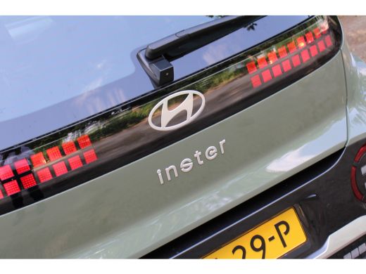 Hyundai Inster E-MOTION | NL-AUTO! | ADAPTICE CRUISE | KEYLESS ENTRY+GO | CAMERA | NAVI | CLIMA | TOMBOY KHAKI |... ActivLease financial lease