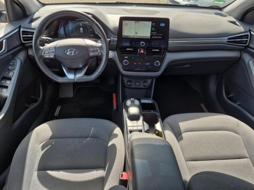 Hyundai IONIQ Comfort EV 38 kWh | Stoelverwarming | Navigatie | Apple Carplay -Android Auto | Rijklaarprijs! ActivLease financial lease