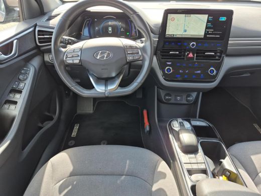 Hyundai IONIQ Comfort EV 38 kWh | Stoelverwarming | Navigatie | Apple Carplay -Android Auto | Rijklaarprijs! ActivLease financial lease