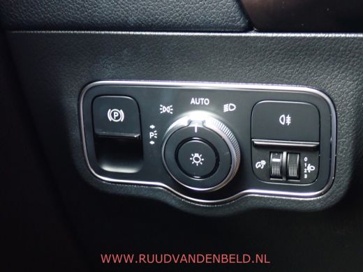 Mercedes-Benz B-Klasse 180D AUT. SPORTLEER/CAMERA/CARPLAY/DAB/NAVI ActivLease financial lease