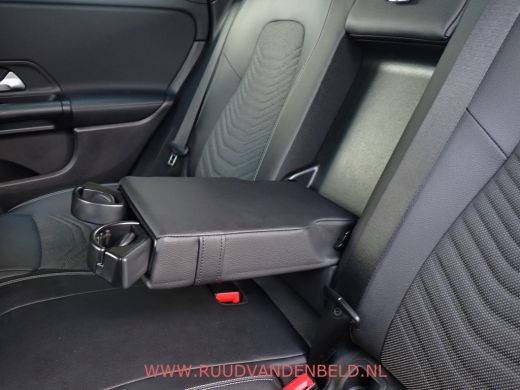 Mercedes-Benz B-Klasse 180D AUT. SPORTLEER/CAMERA/CARPLAY/DAB/NAVI ActivLease financial lease