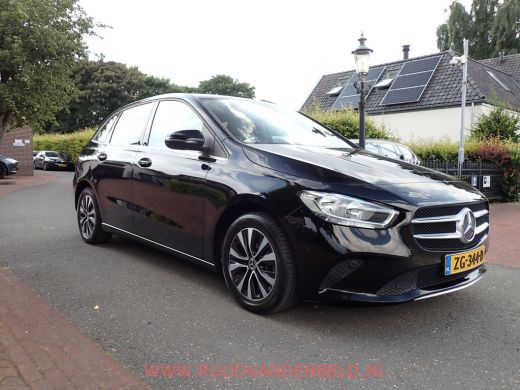 Mercedes-Benz B-Klasse 180D AUT. SPORTLEER/CAMERA/CARPLAY/DAB/NAVI ActivLease financial lease