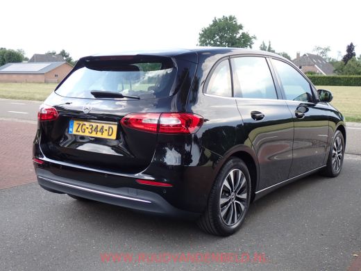 Mercedes-Benz B-Klasse 180D AUT. SPORTLEER/CAMERA/CARPLAY/DAB/NAVI ActivLease financial lease