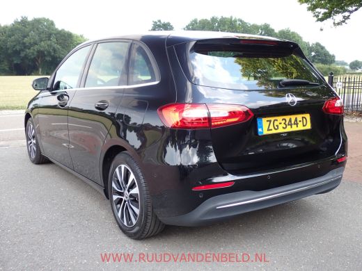 Mercedes-Benz B-Klasse 180D AUT. SPORTLEER/CAMERA/CARPLAY/DAB/NAVI ActivLease financial lease