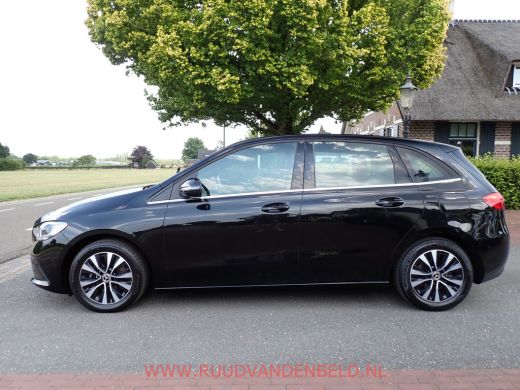 Mercedes-Benz B-Klasse 180D AUT. SPORTLEER/CAMERA/CARPLAY/DAB/NAVI ActivLease financial lease