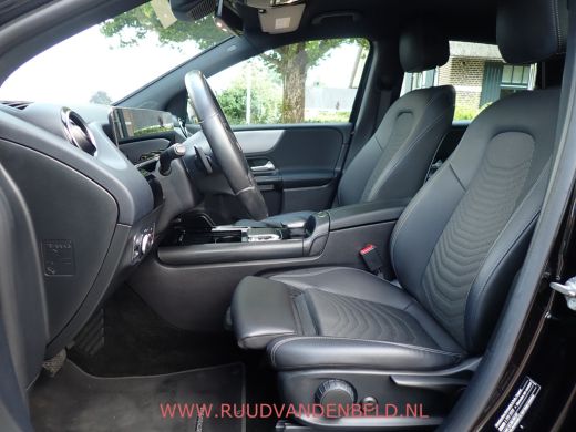 Mercedes-Benz B-Klasse 180D AUT. SPORTLEER/CAMERA/CARPLAY/DAB/NAVI ActivLease financial lease