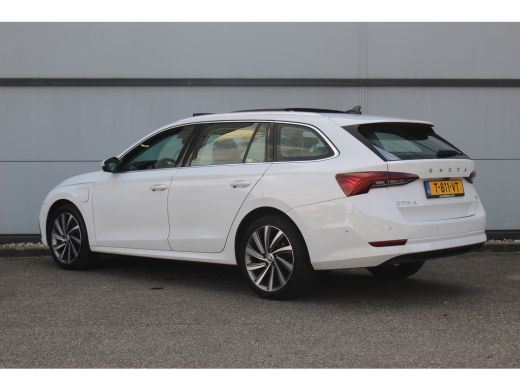 Skoda Octavia Combi 1.4 TSI iV PHEV Business | LederAlcantara | Crystal Light | Canton | HeadUp | Memory | Elek... ActivLease financial lease