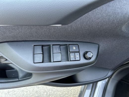 Toyota Yaris 1.5 Hybrid 115 First Edition ActivLease financial lease