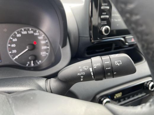 Toyota Yaris 1.5 Hybrid Active ActivLease financial lease