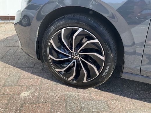 Volkswagen Golf 1.5 TSI Life Adap.Cruise Sfeerverl Carplay Led NL-Auto Dealer-Onderhouden! ActivLease financial lease