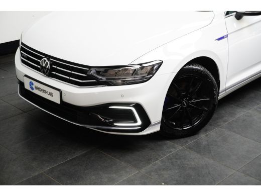Volkswagen Passat Variant 1.4 218PK TSI PHEV GTE Business | Achteruitrijcamera | Cruise Control | Stoel- en stuurwi... ActivLease financial lease