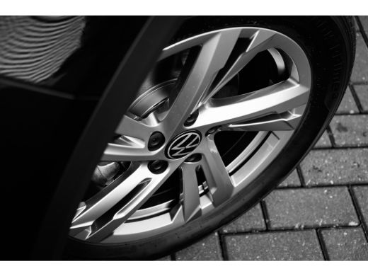 Volkswagen T-Roc 1.0 TSI 110 pk Life Edition | Multimedia | Assistance Plus | Stoelpakket | Dashboard pro ActivLease financial lease