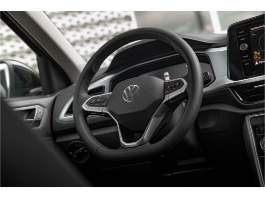 Volkswagen T-Roc 1.0 TSI 110 pk Life Edition | Multimedia | Assistance Plus | Stoelpakket | Dashboard pro ActivLease financial lease