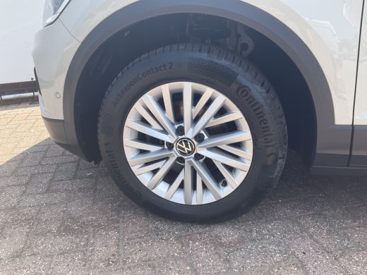 Volkswagen T-Roc 1.5 TSI Life 150pk Automaat Adap.Cruise Carplay Cam Hoogzitter Incl.BTW ActivLease financial lease