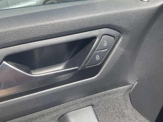 Volkswagen T-Roc 1.5 TSI Life 150pk Automaat Adap.Cruise Carplay Cam Hoogzitter Incl.BTW ActivLease financial lease