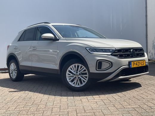 Volkswagen T-Roc 1.5 TSI Life 150pk Automaat Adap.Cruise Carplay Cam Hoogzitter Incl.BTW ActivLease financial lease