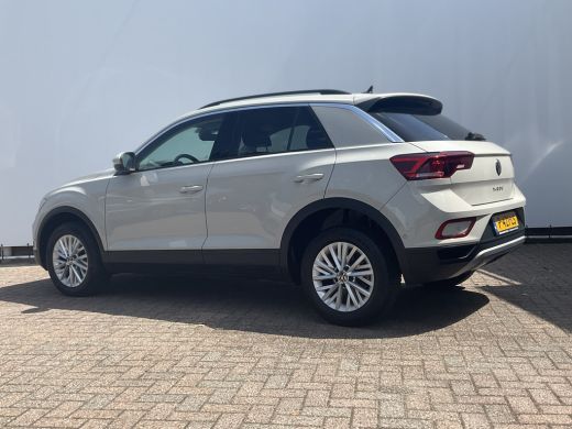 Volkswagen T-Roc 1.5 TSI Life 150pk Automaat Adap.Cruise Carplay Cam Hoogzitter Incl.BTW ActivLease financial lease